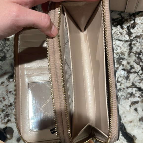 Micheal Kors Saffiano Leather Continental Wallet - Picture 5 of 6